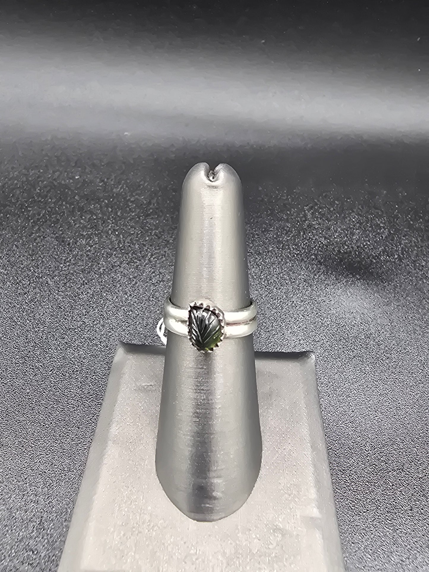 Tourmaline leaf ring double band
